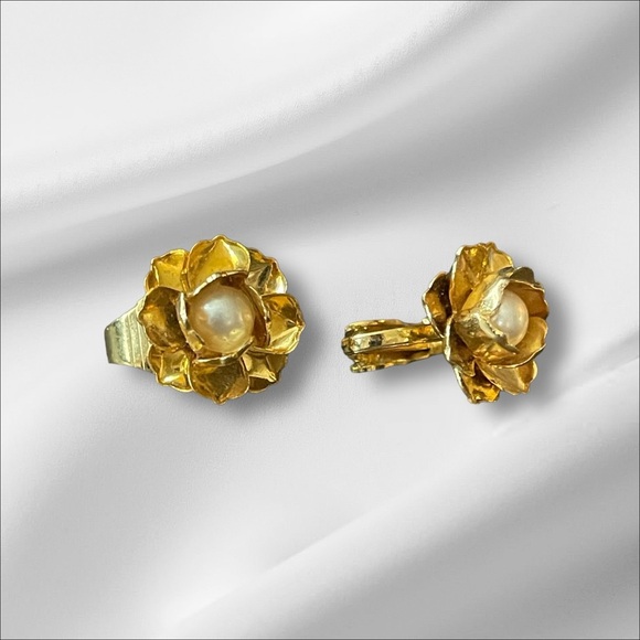 GOLD IN COLOR ROSE FLORAL WITH PEARL EOMENS CLIP ON EARRINGS - Picture 2 of 5